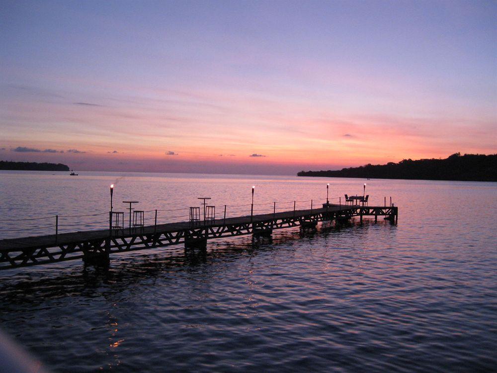 ชานทิลลีส์ ออน เดอะเบย์ Hotel พอร์ตวิลา ภายนอก รูปภาพ
