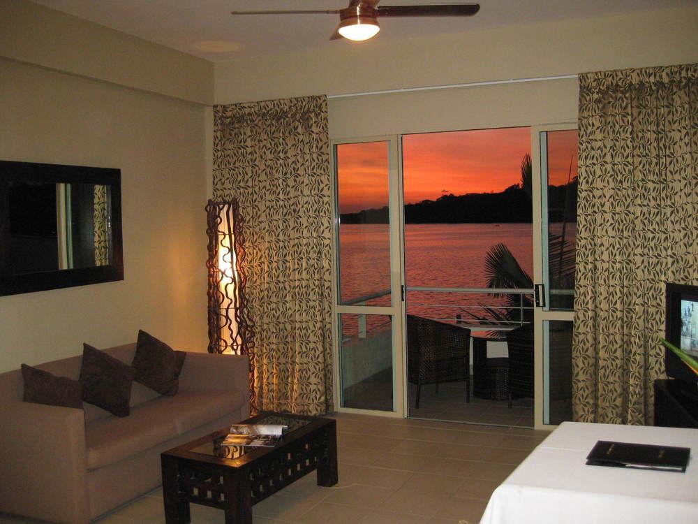 ชานทิลลีส์ ออน เดอะเบย์ Hotel พอร์ตวิลา ภายนอก รูปภาพ