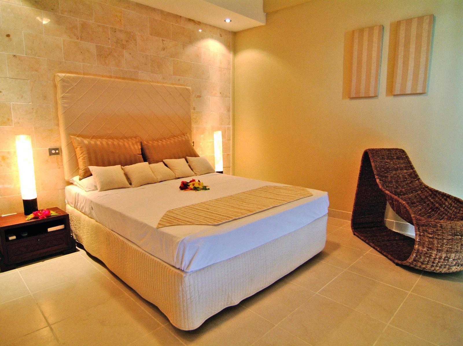 ชานทิลลีส์ ออน เดอะเบย์ Hotel พอร์ตวิลา ภายนอก รูปภาพ